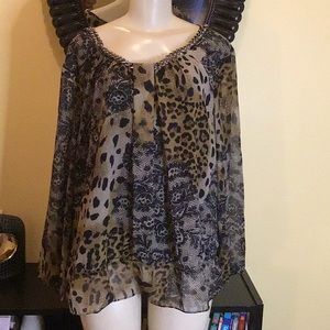 Flowy leopard print blouse with chain necklace